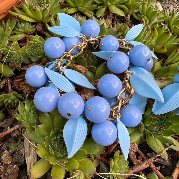 INCREDIBLE 1940's Celluloid Leaf Cornflower Blue Bracelet and Clip Earring Set - Picture 8 of 9